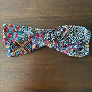 Strapless patterned bikini top